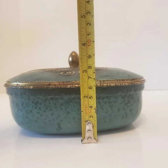 Vintage Filigree Green/Gold  Lidded Biscuit Tin . - Picture 7 of 8